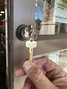 Read more about the article Why Luxury Homeowners in Phoenix Should Never Rely on Hardware Store Key Copies